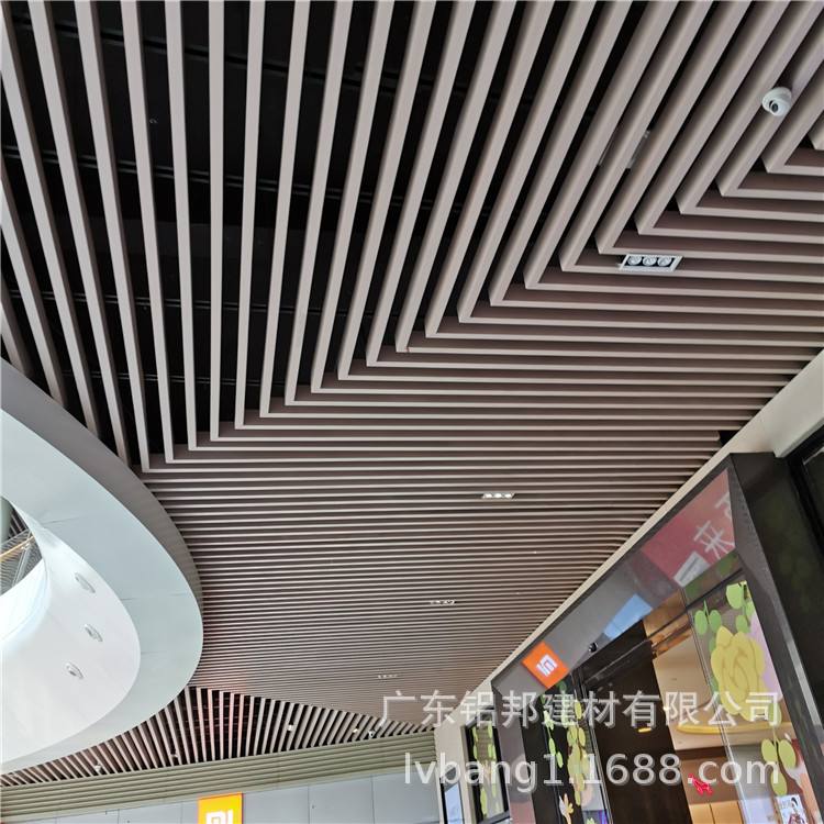 U型鋁方通50*100*0.8鋁格柵吊頂 現(xiàn)代空間的線條美學(xué)與實(shí)用之選